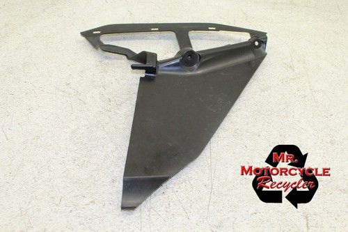 SUZUKI 09 / 11-16 GSXR1000 OEM RIGHT INNER FAIRING COWL PANEL L16