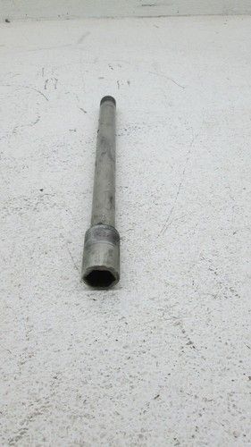 2006-2009 06 07 08 09 SUZUKI M109R VZR1800 OEM FRONT WHEEL AXLE