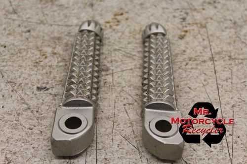 YAMAHA VMAX 1700 YZF R1 R6 R6S OEM REAR BACK PASSENGER PEG SET PAIR J15