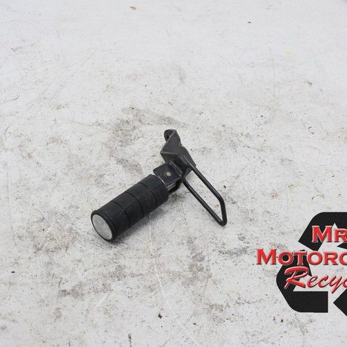 05 06 07 08 09 SUZUKI BOULEVARD M50 VZ800 VZ 800 OEM LEFT REAR FOOTPEG C7D