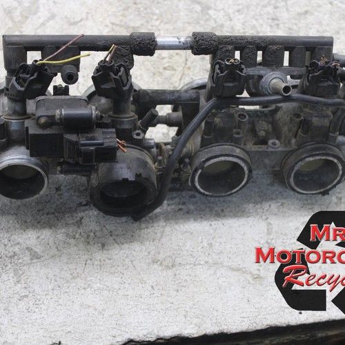 02-04 TRIUMPH DAYTONA 600  OEM MAIN FUEL INJECTORS / THROTTLE BODIES i4