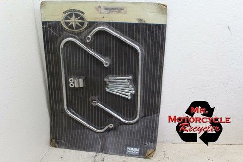 BRAND NEW 2009 YAMAHA V STAR 650 OEM SADDLEBAG CASE MOUNTING BRACKET MOUNT B1