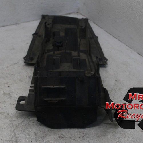 04 05 SUZUKI GSXR600 GSXR 600 GSXR750 GSXR 750 TAIL UNDERTAIL BATTERY TRAY i12