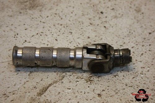 2001 SUZUKI GSXR600 AFTERMARKET LEFT FRONT FOOT REST PEG STEP MOUNT 43526-35F00