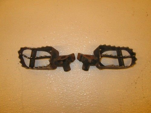 1997 HONDA CR 250 R FOOT PEGS FACTORY CR250R FOOT REST OEM PEGS B36