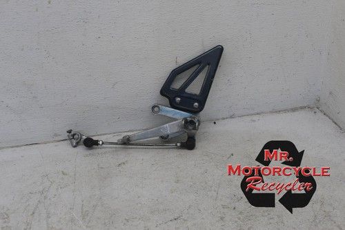 01-03 SUZUKI GSXR600 600 GSXR750 GSXR 750 OEM LEFT DRIVERS FOOT PEG W SHIFT F6