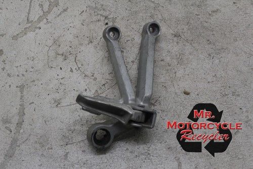 04-05 SUZUKI GSXR600 GSXR 600 GSXR750 GSXR 750 OEM RIGHT PASSENGER BRACKET E13