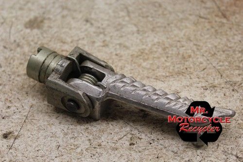 SUZUKI GSXR 600 750 1000 OEM RIGHT FRONT FOOT REST PEG STEP 43516-41G00 A16