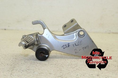 2005 KAWASAKI ZZR1200 OEM RIGHT REARSET REAR SET DRIVER FOOT PEG BRACKET MOUNT