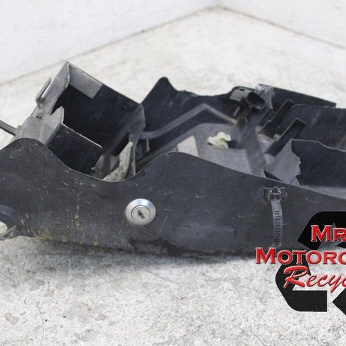 05 06 SUZUKI GSXR1000 GSXR 1000 OEM REAR TAIL UNDERTAIL BATTERY TRAY PLASTIC L17