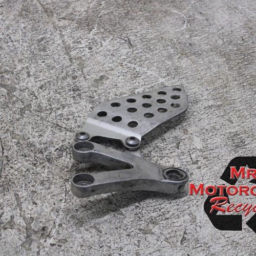 02 03 HONDA CBR954 RR CBR 954 OEM LEFT DRIVER FOOT PEG BRACKET MOUNT j1