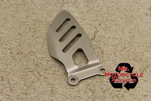 05-08 SUZUKI GSXR 1000 OEM RIGHT REARSET FOOT PEG BRACKET HEEL GUARD J17