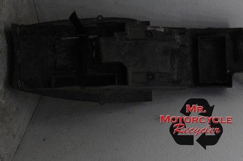 98 99 KAWASAKI NINJA ZX9R ZX900F 900 OEM REAR TAIL UNDERTAIL BATTERY TRAY i6