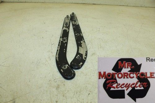 01 VICTORY V92C OEM REAR PASSENGER FENDER SUPPORT BRACKETS GRAB RAIL D13