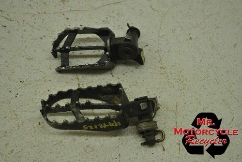 99 YAMAHA YZ125 FOOT PEGS FACTORY YZ 125 FOOT REST PEGS SHARP D19