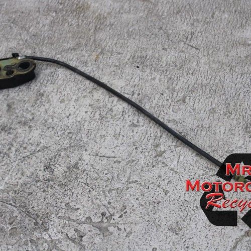 00 02 SUZUKI GSXR1000 GSXR 1000 OEM REAR PASSENGER SEAT LATCH LOCK ASSEMBLY L17