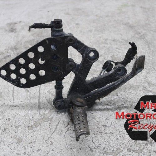 02 03 HONDA CBR954 RR CBR 954 FIREBLADE OEM BENT RIGHT DRIVER PEG BRACKET C4