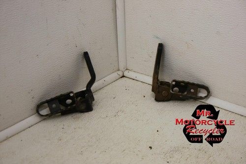 2001 01 YAMAHA TTR225 TTR 225 OEM LEFT RIGHT FOOT RESTS PEGS B22