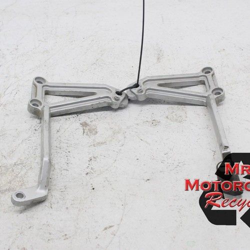 98 99 00 01  KAWASAKI CONCOURS 1000 OEM REAR BACK PASSENGER PEG SET PAIR B41D