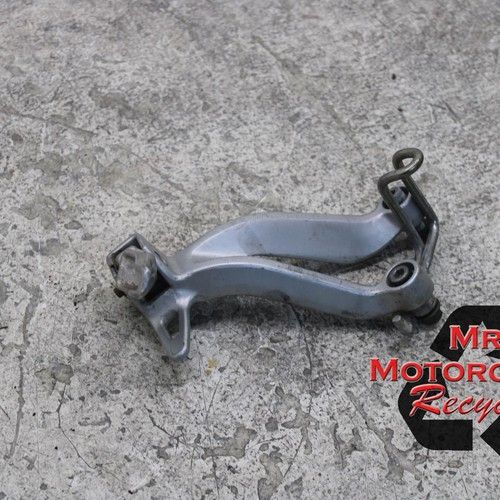 01 02 SUZUKI GSXR1000 GSXR 1000 OEM LEFT PASSENGER PEG 43700-35F00 L17