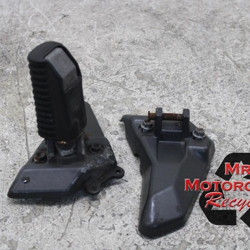 01-04 APRILIA CAPONORD ETV1000 ETV 1000 OEM REAR BOTH PASSENGER PEG SET PAIR N2